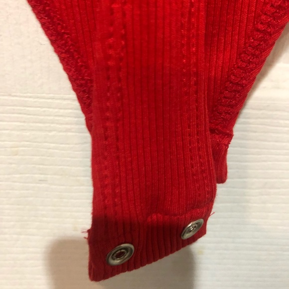 2 body suits red is a small black is medium - Picture 2 of 4